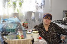 Deputat Sevil Mikayılova aztəminatlı ailələrə və tənha yaşayan şəxslərə ərzaq yardımı edib (FOTO)