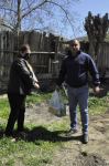 Deputat Sevil Mikayılova aztəminatlı ailələrə və tənha yaşayan şəxslərə ərzaq yardımı edib (FOTO)