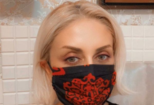 Gülnarə Xəlilova ilk dəfə olaraq kəlağayıdan rəngarəng maskalar hazırlayıb (FOTO)