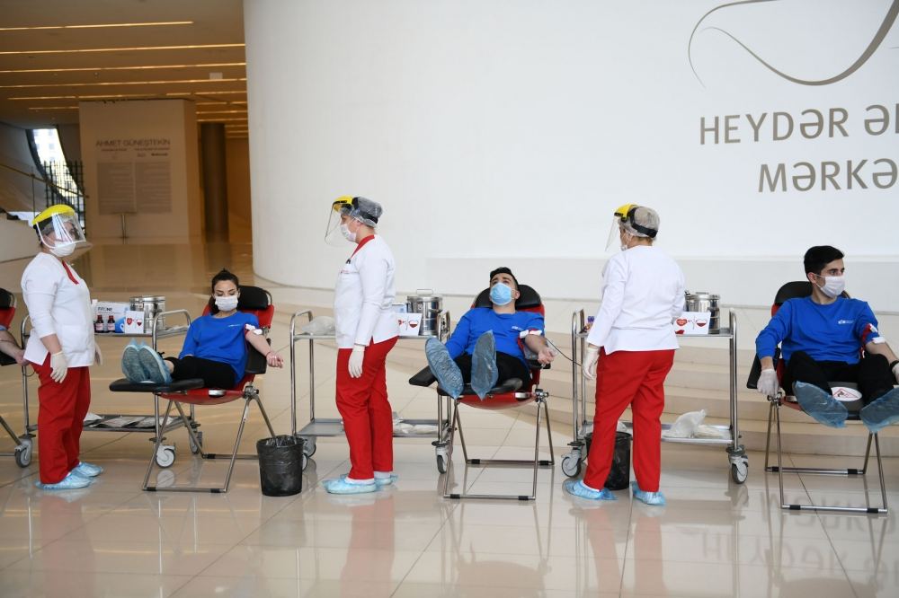 Heydər Əliyev Fondunun və Heydər Əliyev Mərkəzinin əməkdaşları qanvermə aksiyasında iştirak ediblər (FOTO)