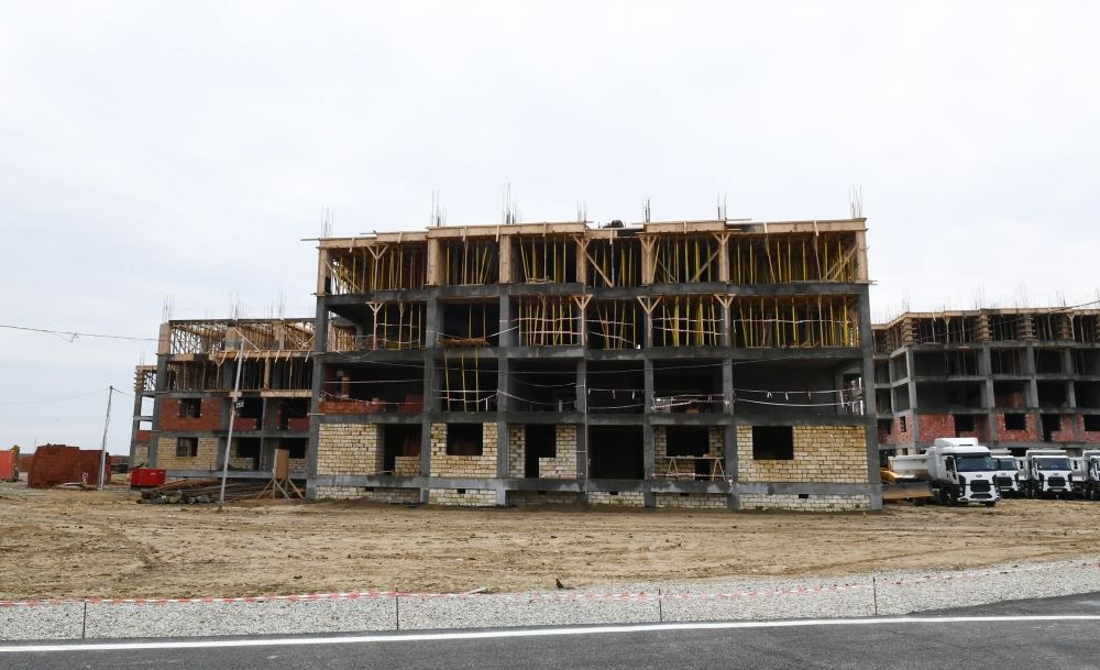 Prezident İlham Əliyev 3042 məcburi köçkün ailəsi üçün yaşayış binalarından ibarət  məhəllələrdə tikinti işlərinin gedişi ilə tanış olub (FOTO/VİDEO) (YENİLƏNİB)