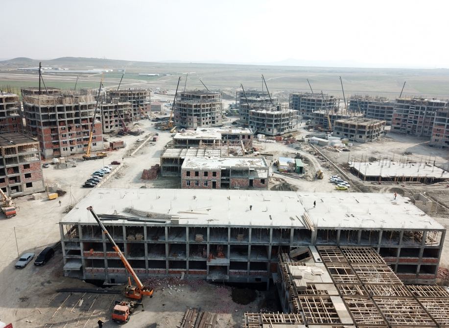 Prezident İlham Əliyev 3042 məcburi köçkün ailəsi üçün yaşayış binalarından ibarət  məhəllələrdə tikinti işlərinin gedişi ilə tanış olub (FOTO/VİDEO) (YENİLƏNİB)