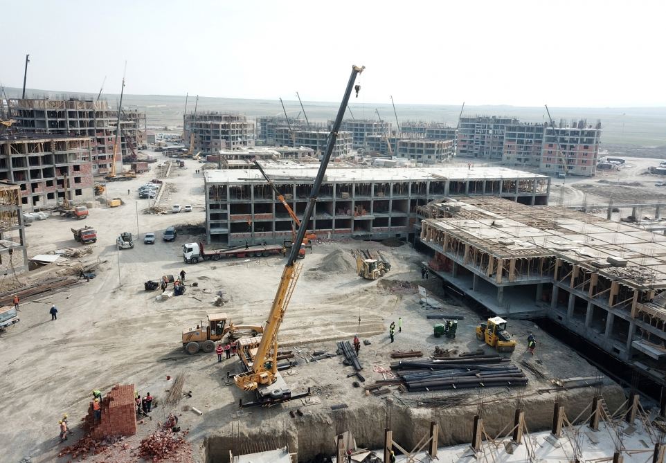 Prezident İlham Əliyev 3042 məcburi köçkün ailəsi üçün yaşayış binalarından ibarət  məhəllələrdə tikinti işlərinin gedişi ilə tanış olub (FOTO/VİDEO) (YENİLƏNİB)