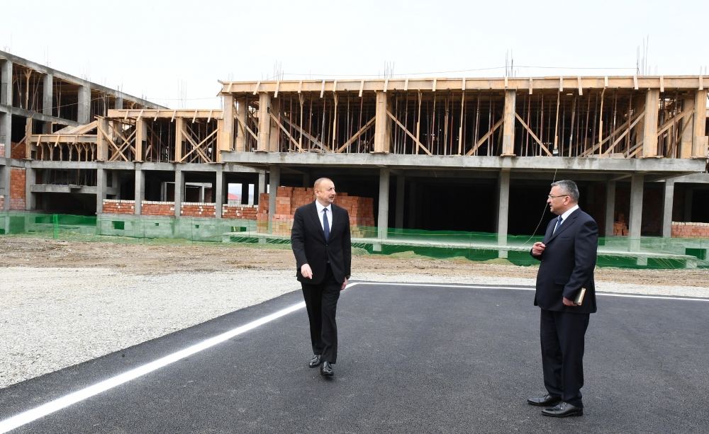 Prezident İlham Əliyev 3042 məcburi köçkün ailəsi üçün yaşayış binalarından ibarət  məhəllələrdə tikinti işlərinin gedişi ilə tanış olub (FOTO/VİDEO) (YENİLƏNİB)