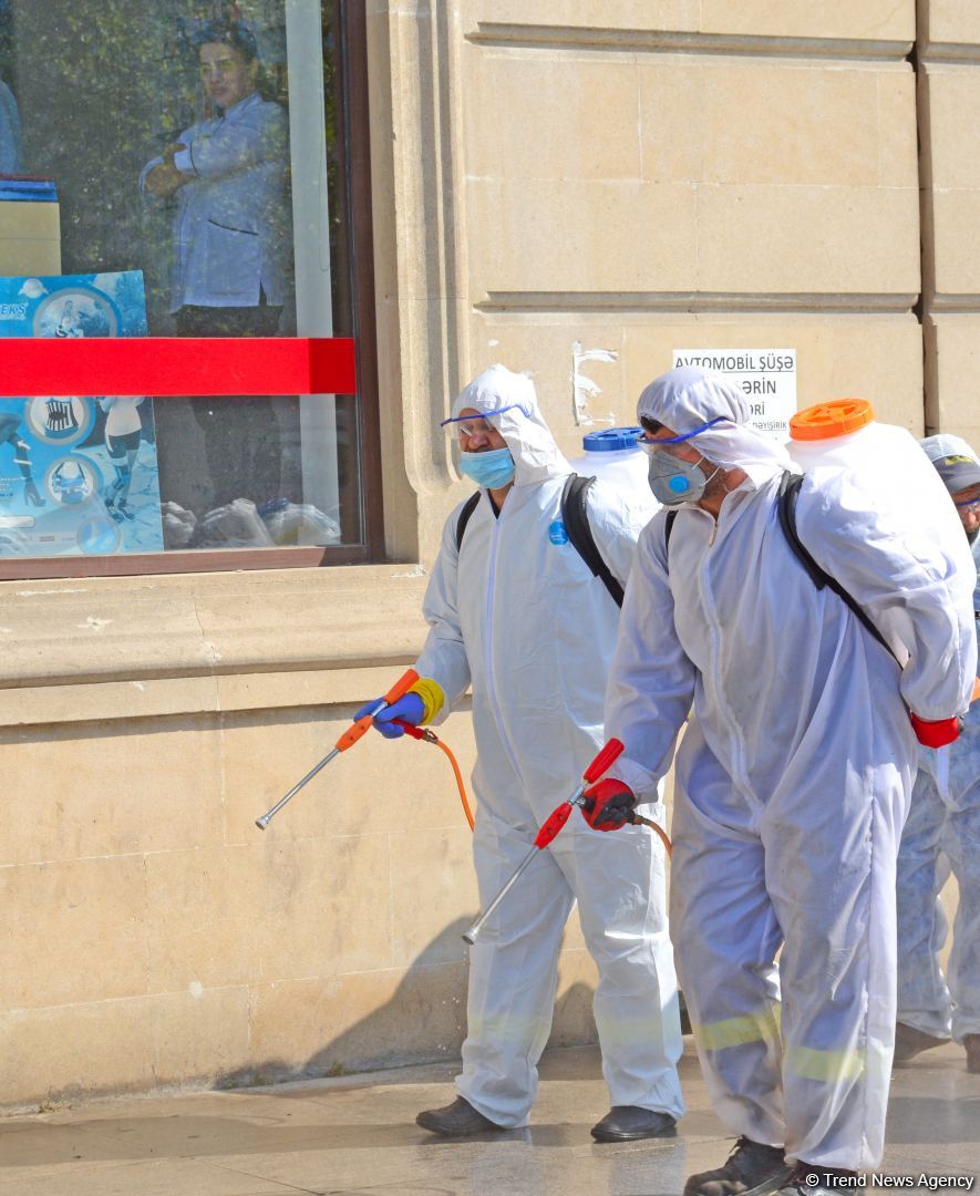 Bakının küçələri dezinfeksiya olunur (FOTOREPORTAJ)