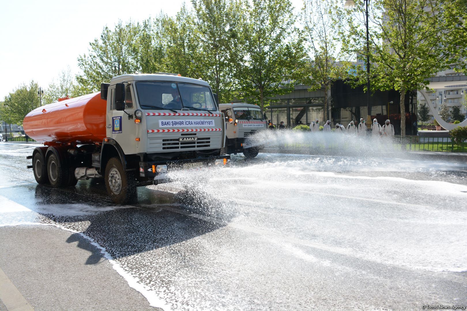 Bakının küçələri dezinfeksiya olunur (FOTOREPORTAJ)