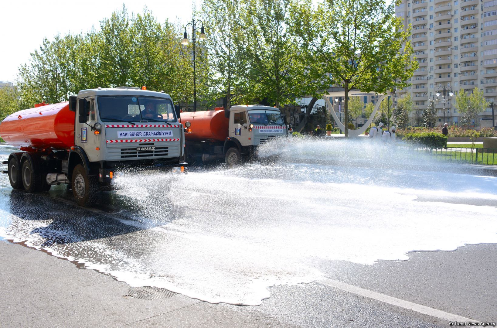 Bakının küçələri dezinfeksiya olunur (FOTOREPORTAJ)