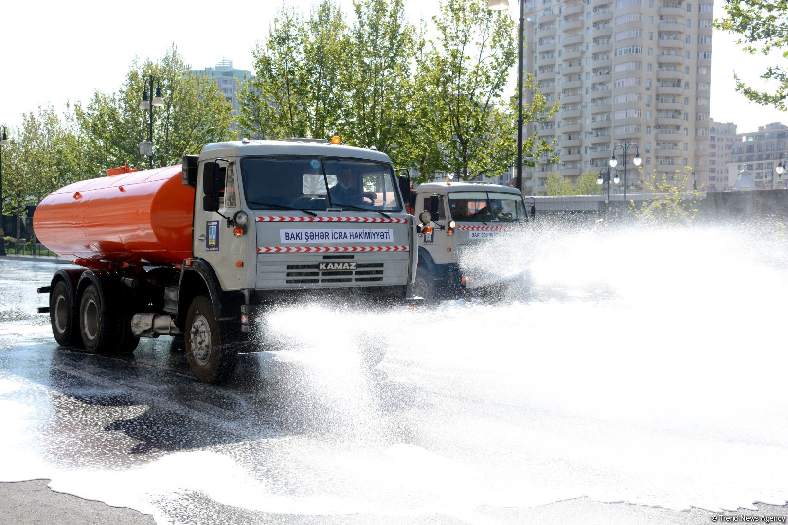 Bakının küçələri dezinfeksiya olunur (FOTOREPORTAJ)