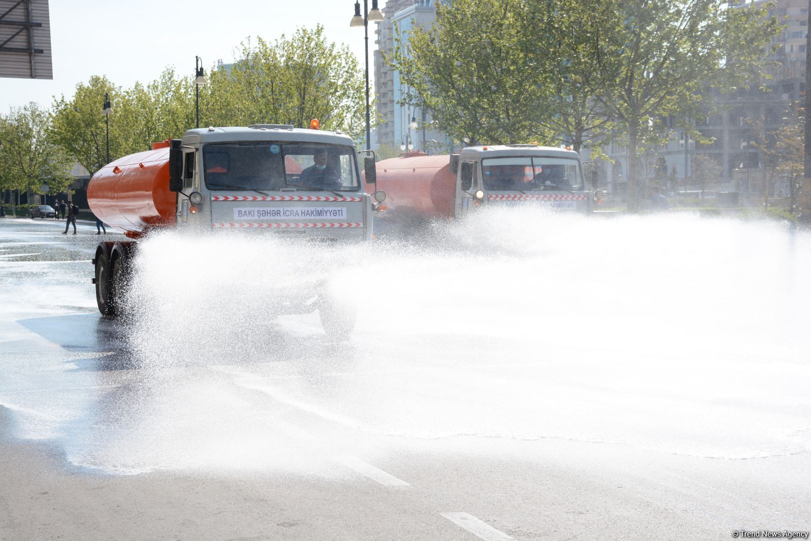 Bakının küçələri dezinfeksiya olunur (FOTOREPORTAJ)
