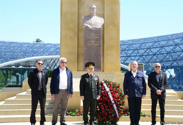 Azərbaycan ictimaiyyəti 9 May - faşizm üzərində Qələbənin 75-ci ildönümünü qeyd edir (FOTO)