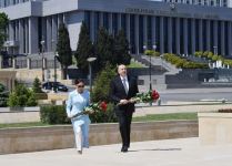 Prezident İlham Əliyev və birinci xanım Mehriban Əliyeva Böyük Vətən müharibəsində həlak olan Azərbaycan övladlarının xatirəsini ehtiramla anıblar (YENİLƏNİB) (FOTO)