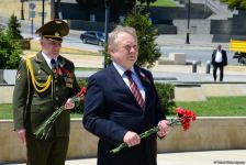 Azərbaycan ictimaiyyəti 9 May - faşizm üzərində Qələbənin 75-ci ildönümünü qeyd edir (FOTO)