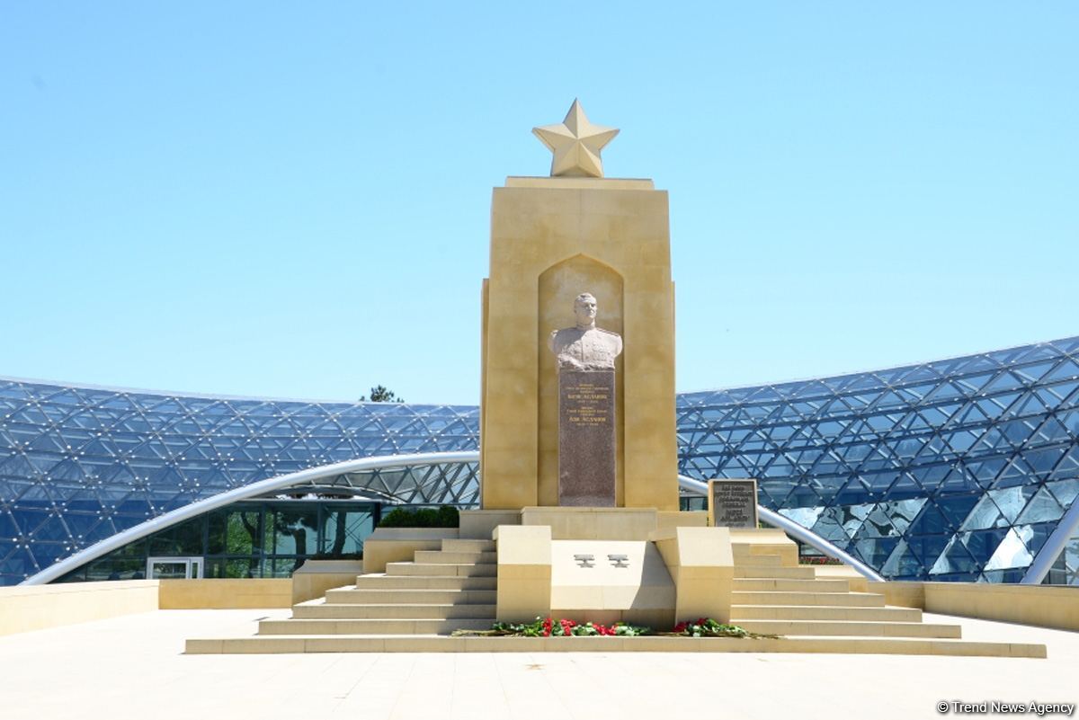 Azərbaycan ictimaiyyəti 9 May - faşizm üzərində Qələbənin 75-ci ildönümünü qeyd edir (FOTO)
