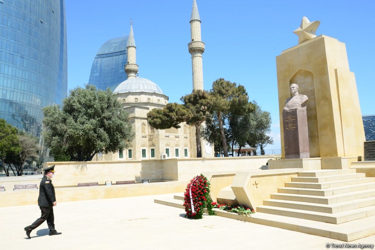 Azərbaycan ictimaiyyəti 9 May - faşizm üzərində Qələbənin 75-ci ildönümünü qeyd edir (FOTO)