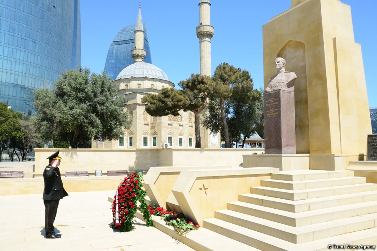 Azərbaycan ictimaiyyəti 9 May - faşizm üzərində Qələbənin 75-ci ildönümünü qeyd edir (FOTO)
