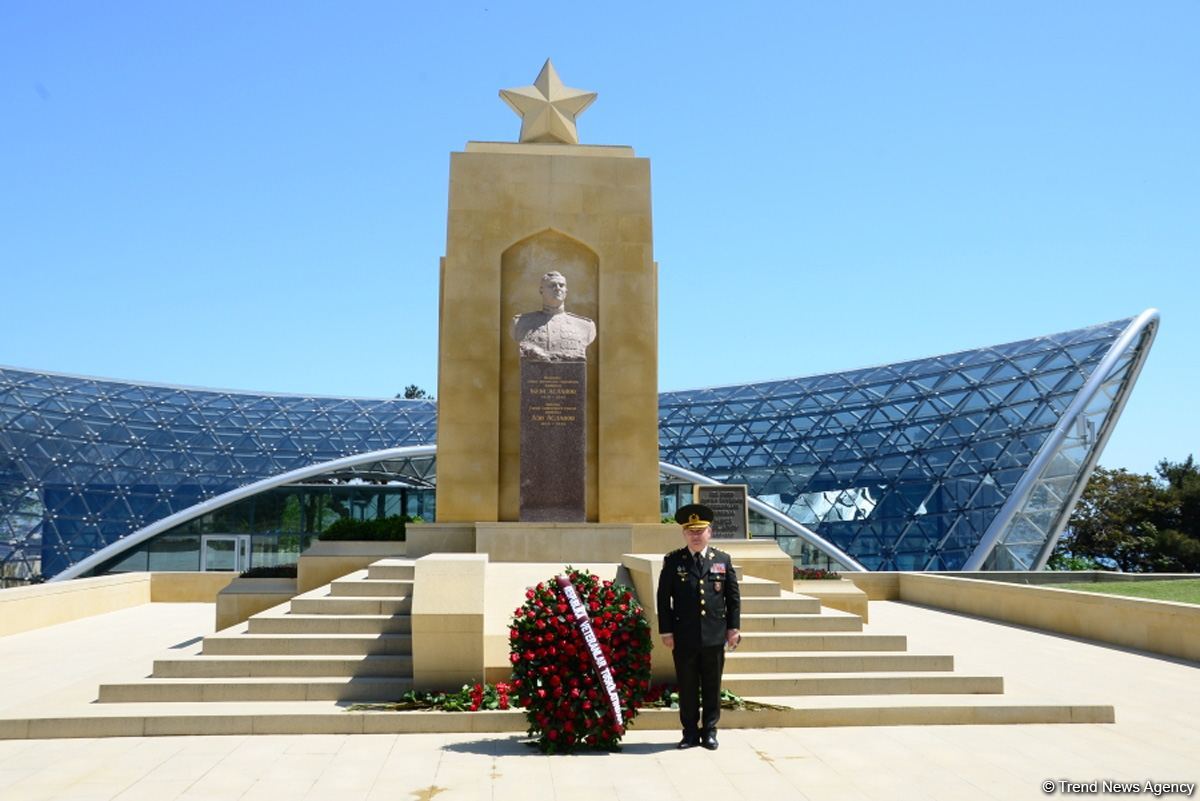 Azərbaycan ictimaiyyəti 9 May - faşizm üzərində Qələbənin 75-ci ildönümünü qeyd edir (FOTO)