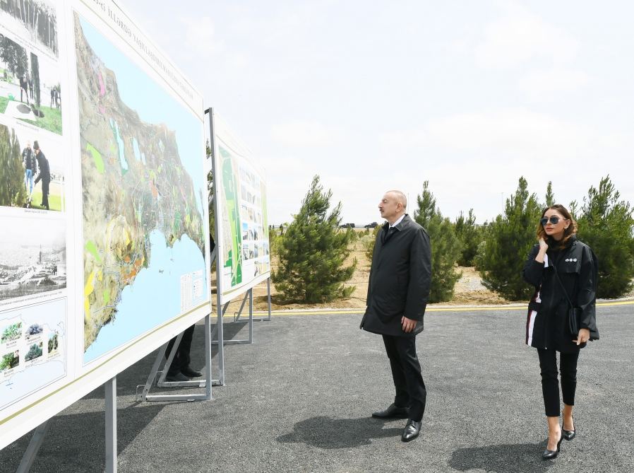 Prezident İlham Əliyev və birinci xanım Mehriban Əliyeva ulu öndər Heydər Əliyevin doğum günü münasibətilə ağac əkiblər (FOTO)