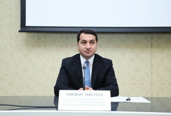 Hikmət Hacıyev: Xaricdə olan azərbaycanlıların öz qərarları ilə sərhəd məntəqələrinə gəlməsi məqbul deyil