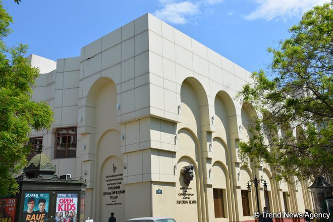 Azərbaycan Dövlət Rus Dram Teatrının əməkdaşlarına fəxri adlar verildi