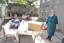 Sevil Mikayılova aztəminatlı ailələrə və tənha yaşayan şəxslərə ərzaq yardımı edib (FOTO)