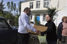 Sevil Mikayılova aztəminatlı ailələrə və tənha yaşayan şəxslərə ərzaq yardımı edib (FOTO)