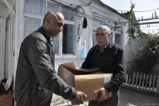 Sevil Mikayılova aztəminatlı ailələrə və tənha yaşayan şəxslərə ərzaq yardımı edib (FOTO)