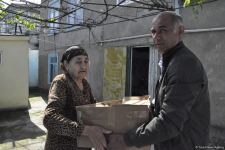 Sevil Mikayılova aztəminatlı ailələrə və tənha yaşayan şəxslərə ərzaq yardımı edib (FOTO)