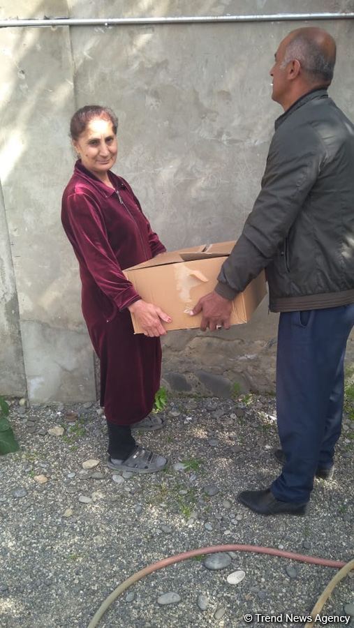 Sevil Mikayılova aztəminatlı ailələrə və tənha yaşayan şəxslərə ərzaq yardımı edib (FOTO)