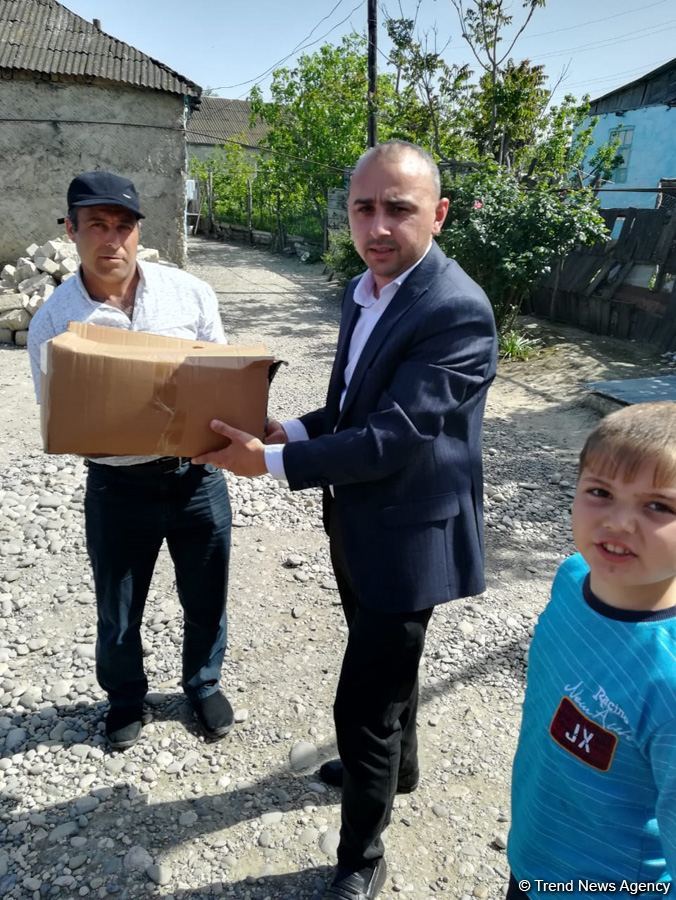 Sevil Mikayılova aztəminatlı ailələrə və tənha yaşayan şəxslərə ərzaq yardımı edib (FOTO)
