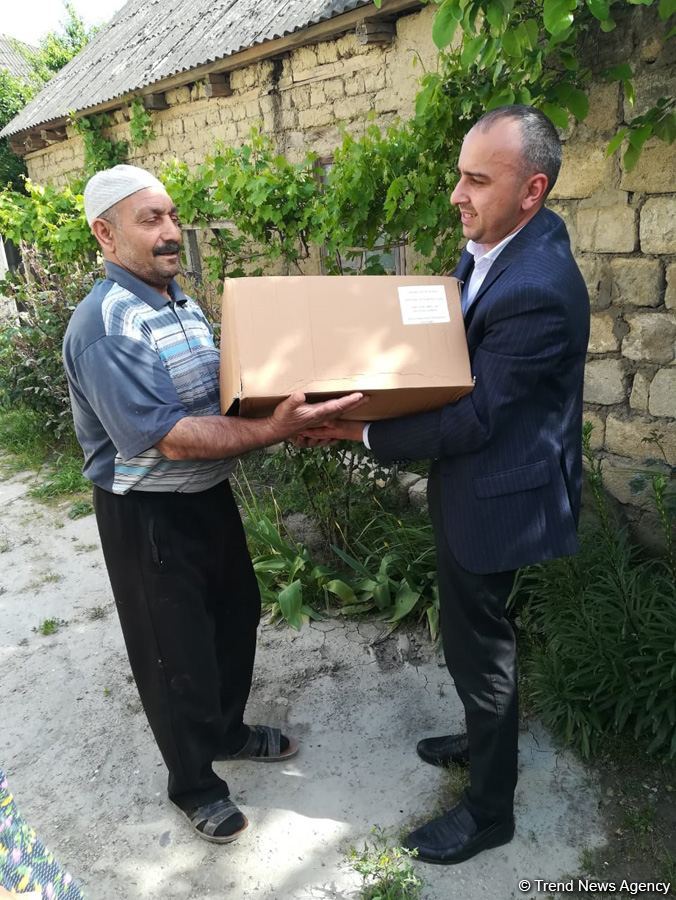 Sevil Mikayılova aztəminatlı ailələrə və tənha yaşayan şəxslərə ərzaq yardımı edib (FOTO)