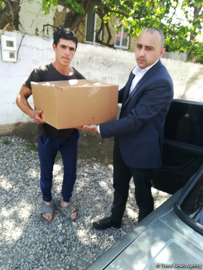 Sevil Mikayılova aztəminatlı ailələrə və tənha yaşayan şəxslərə ərzaq yardımı edib (FOTO)