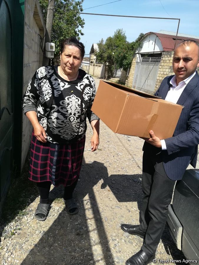 Sevil Mikayılova aztəminatlı ailələrə və tənha yaşayan şəxslərə ərzaq yardımı edib (FOTO)