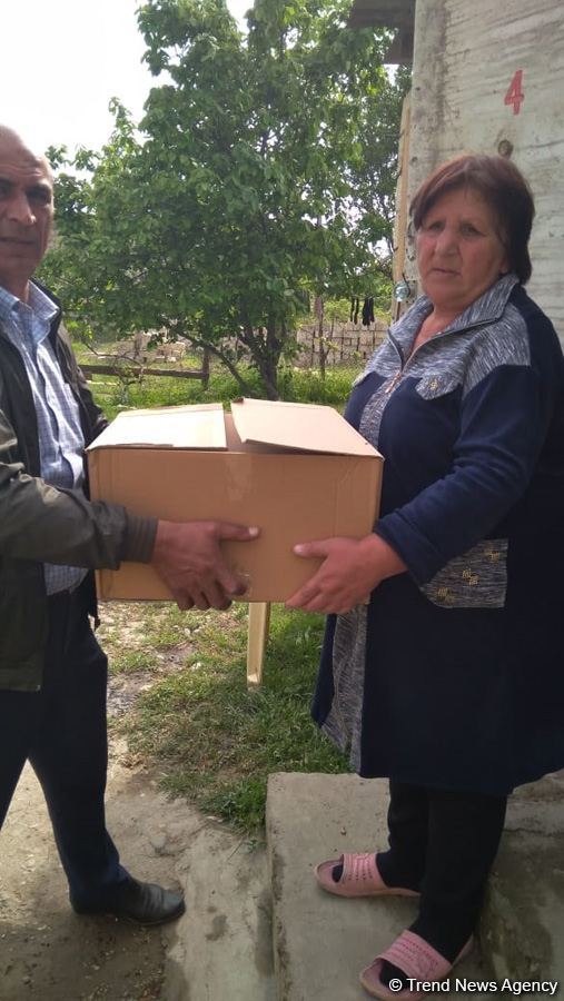 Sevil Mikayılova aztəminatlı ailələrə və tənha yaşayan şəxslərə ərzaq yardımı edib (FOTO)