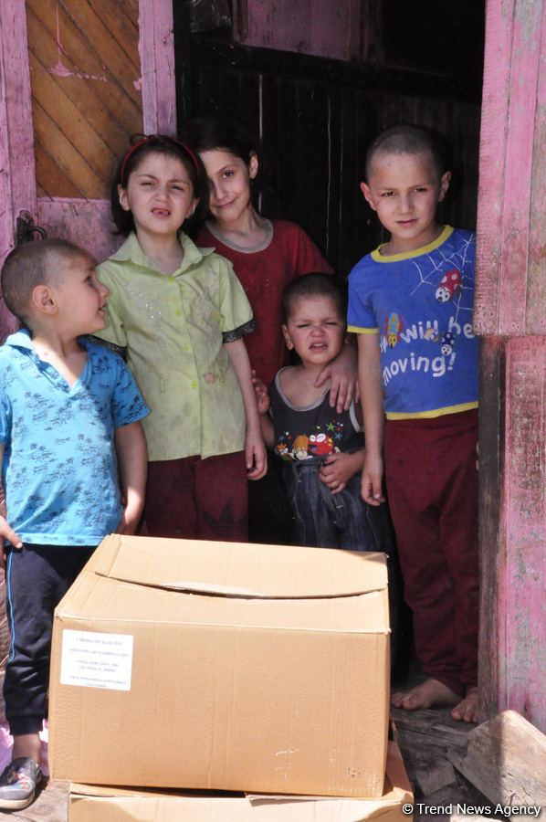 Sevil Mikayılova aztəminatlı ailələrə və tənha yaşayan şəxslərə ərzaq yardımı edib (FOTO)