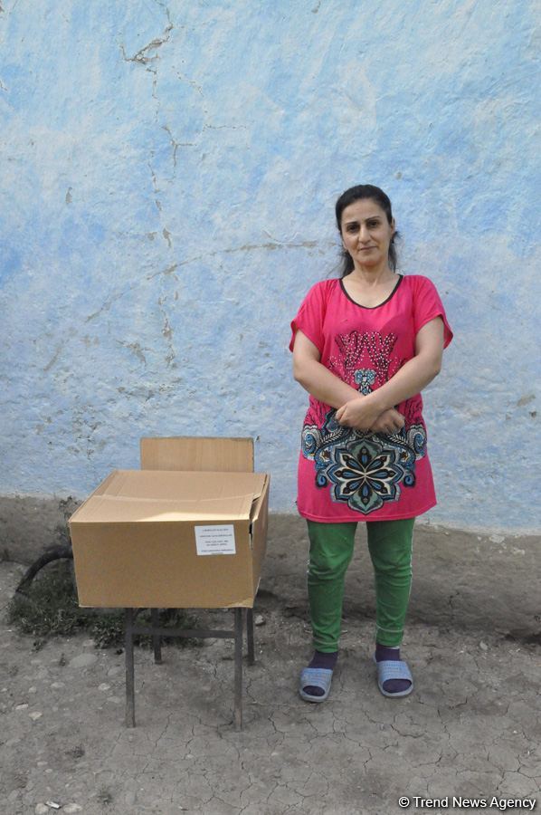 Sevil Mikayılova aztəminatlı ailələrə və tənha yaşayan şəxslərə ərzaq yardımı edib (FOTO)