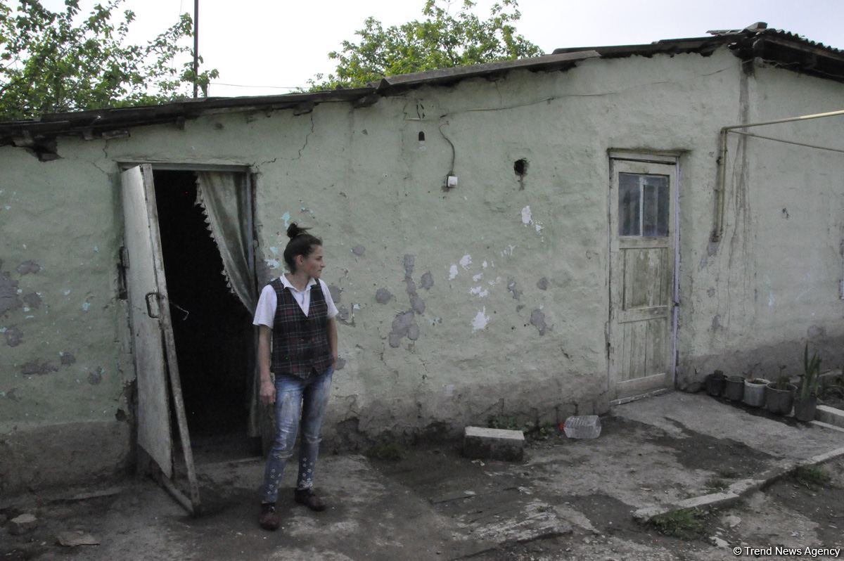Sevil Mikayılova aztəminatlı ailələrə və tənha yaşayan şəxslərə ərzaq yardımı edib (FOTO)