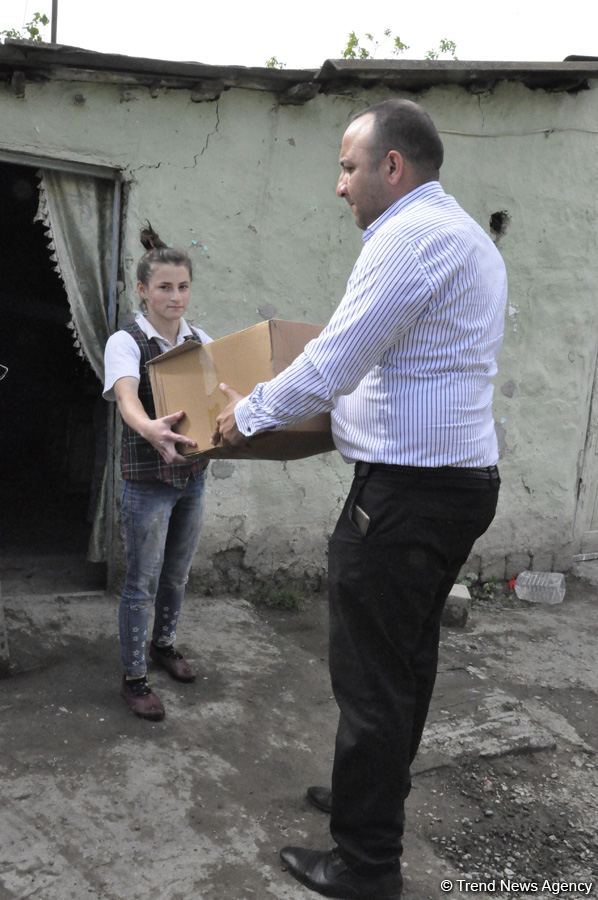 Sevil Mikayılova aztəminatlı ailələrə və tənha yaşayan şəxslərə ərzaq yardımı edib (FOTO)