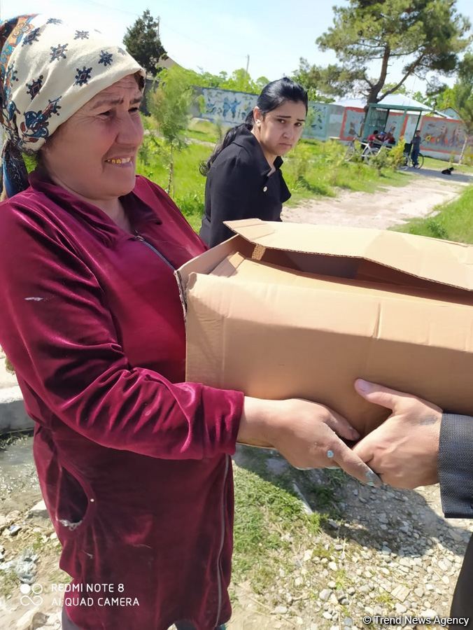Sevil Mikayılova aztəminatlı ailələrə və tənha yaşayan şəxslərə ərzaq yardımı edib (FOTO)