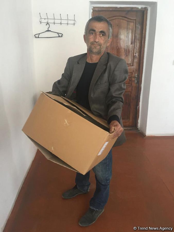 Sevil Mikayılova aztəminatlı ailələrə və tənha yaşayan şəxslərə ərzaq yardımı edib (FOTO)