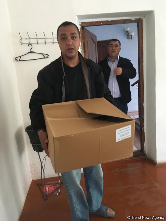Sevil Mikayılova aztəminatlı ailələrə və tənha yaşayan şəxslərə ərzaq yardımı edib (FOTO)