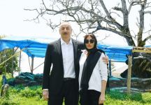 Prezident İlham Əliyev və birinci xanım Mehriban Əliyeva Şamaxıda Pir Ömər Sultan ziyarətgahında bərpa-konservasiya işləri ilə tanış olublar (FOTO/VİDEO) (YENİLƏNİB)