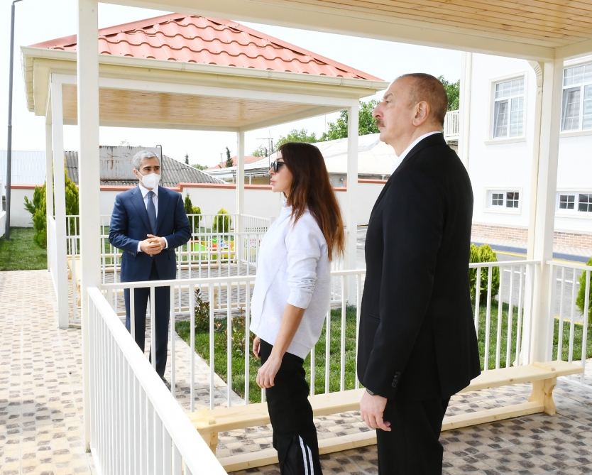 Prezident İlham Əliyev və birinci xanım Mehriban Əliyeva Heydər Əliyev Fondunun təşəbbüsü ilə Şamaxıda inşa olunan körpələr-evi uşaq bağçasının açılışında iştirak ediblər (FOTO/VİDEO) (YENİLƏNİB)