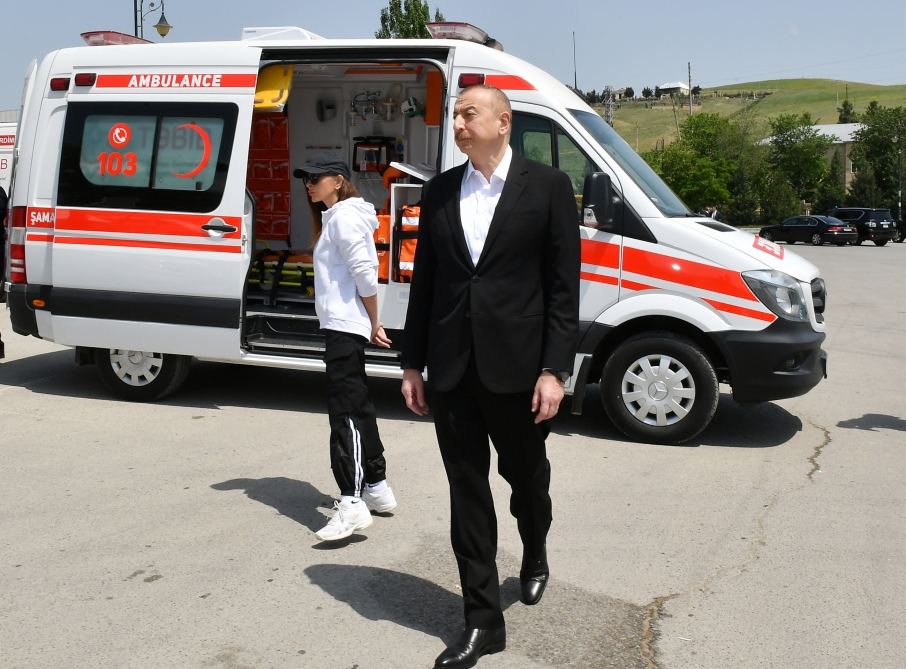 Prezident İlham Əliyev və birinci xanım Mehriban Əliyeva Şamaxıya ayrılan nəqliyyat vasitələri və xüsusi texnikalarla tanış olublar (FOTO/VİDEO) (YENİLƏNİB)