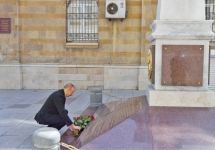 Prezident İlham Əliyev Azərbaycan Xalq Cümhuriyyətinin şərəfinə ucaldılmış abidəni ziyarət edib (FOTO) (YENİLƏNİB)