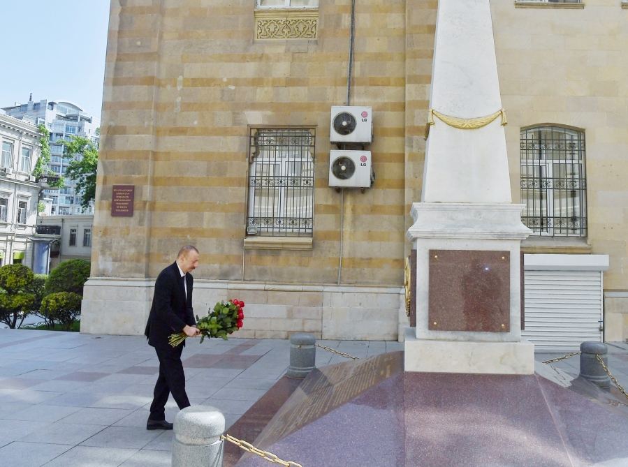 Prezident İlham Əliyev Azərbaycan Xalq Cümhuriyyətinin şərəfinə ucaldılmış abidəni ziyarət edib (FOTO) (YENİLƏNİB)