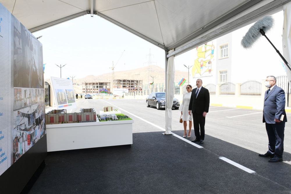 Prezident İlham Əliyev və birinci xanım Mehriban Əliyeva məcburi köçkünlər üçün salınmış “Qobu Park-3” yaşayış kompleksinin açılışında iştirak ediblər (FOTO/VİDEO) (YENİLƏNİB-2)