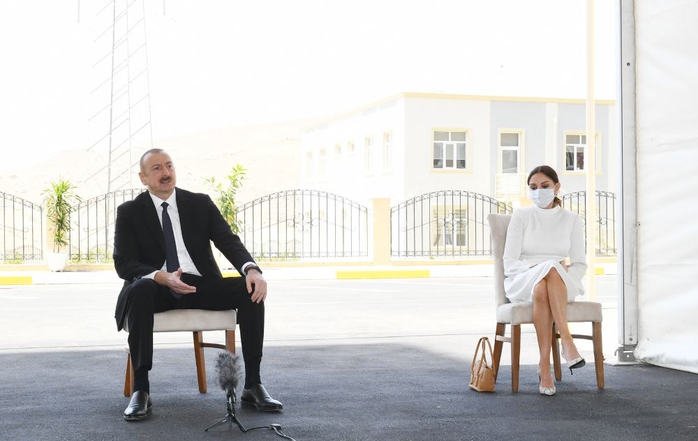 Prezident İlham Əliyev və birinci xanım Mehriban Əliyeva məcburi köçkünlər üçün salınmış “Qobu Park-3” yaşayış kompleksinin açılışında iştirak ediblər (FOTO/VİDEO) (YENİLƏNİB-2)