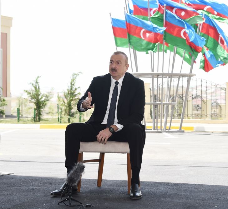 Prezident İlham Əliyev və birinci xanım Mehriban Əliyeva məcburi köçkünlər üçün salınmış “Qobu Park-3” yaşayış kompleksinin açılışında iştirak ediblər (FOTO/VİDEO) (YENİLƏNİB-2)
