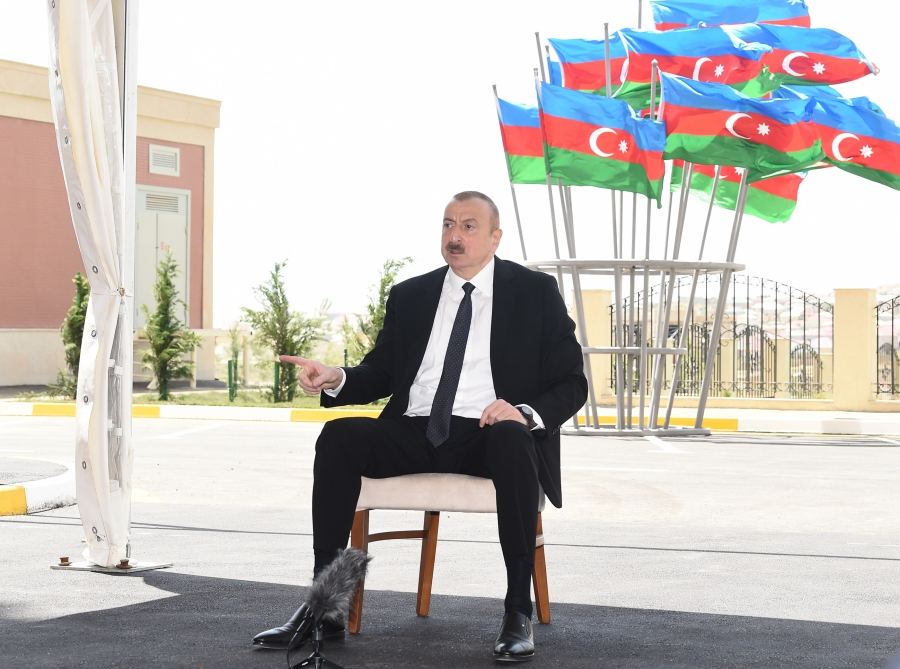 Prezident İlham Əliyev və birinci xanım Mehriban Əliyeva məcburi köçkünlər üçün salınmış “Qobu Park-3” yaşayış kompleksinin açılışında iştirak ediblər (FOTO/VİDEO) (YENİLƏNİB-2)