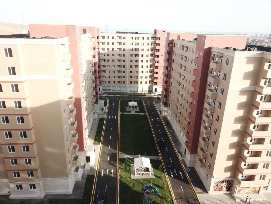Prezident İlham Əliyev və birinci xanım Mehriban Əliyeva məcburi köçkünlər üçün salınmış “Qobu Park-3” yaşayış kompleksinin açılışında iştirak ediblər (FOTO/VİDEO) (YENİLƏNİB-2)